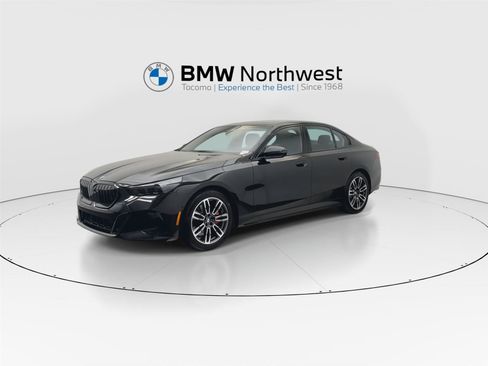 Used 2025 BMW 530i xDrive w/ M Sport Package image 9
