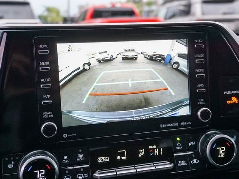 Used 2022 Toyota Highlander XLE image 24