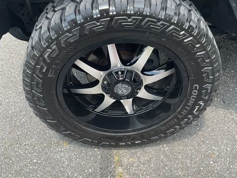 Used 2020 Jeep Gladiator Overland AWD/4WD image 9