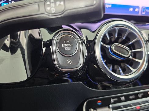 Used 2025 Mercedes-Benz GLA 250 4MATIC image 32