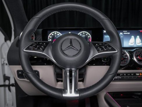 Certified 2025 Mercedes-Benz GLA 250 4MATIC image 21