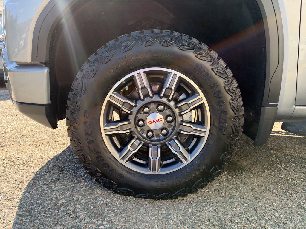 Used 2024 GMC Sierra 1500 AT4 w/ Technology Package AWD/4WD image 11