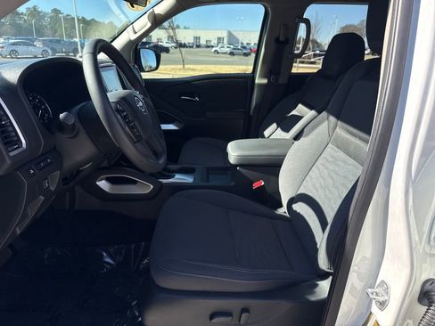 Used 2024 Nissan Frontier SV w/ SV Convenience Package image 13