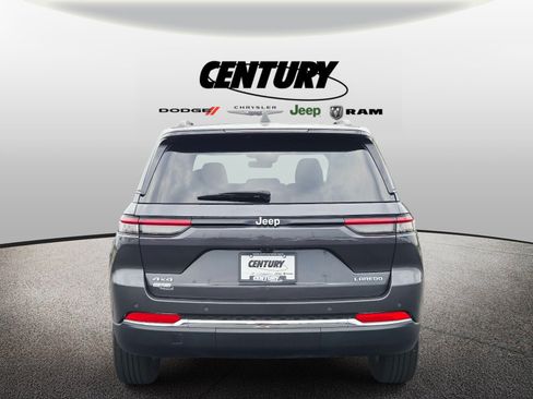 Used 2025 Jeep Grand Cherokee Laredo w/ Luxury Tech Group I AWD/4WD image 5