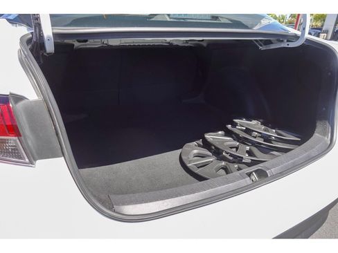 Used 2025 Toyota Corolla LE FWD image 31