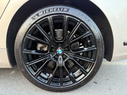 Used 2022 BMW 740i w/ Luxury Rear Seating Package RWD image 54