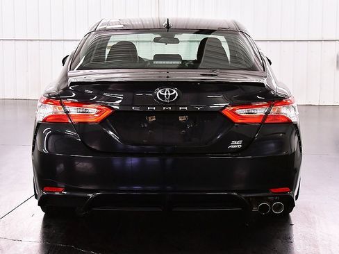 Used 2020 Toyota Camry SE image 6