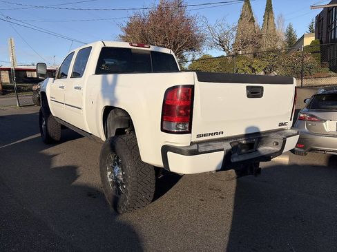 Used 2014 GMC Sierra 2500 Denali w/ Suspension Package, Off-Road image 3