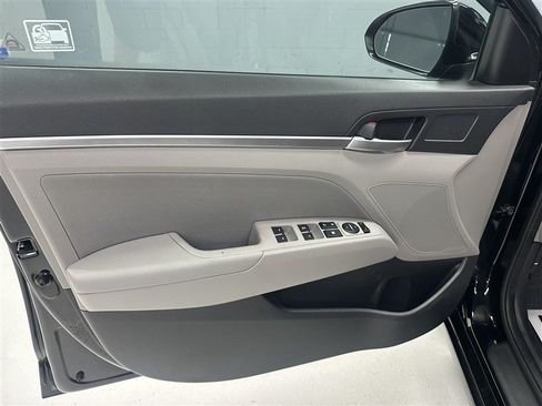 Used 2019 Hyundai Elantra SEL FWD image 18