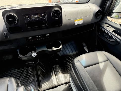 Used 2021 Mercedes-Benz Sprinter 2500 image 30