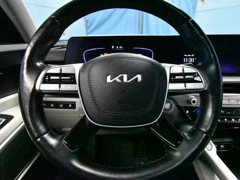 Used 2023 Kia Telluride EX w/ EX Captain's Chair Package image 10