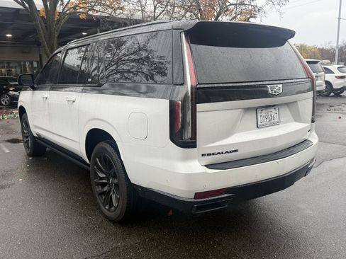 Used 2024 Cadillac Escalade ESV Sport Platinum w/ LPO, ONYX Package image 3