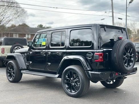 Used 2022 Jeep Wrangler Unlimited Sahara image 3