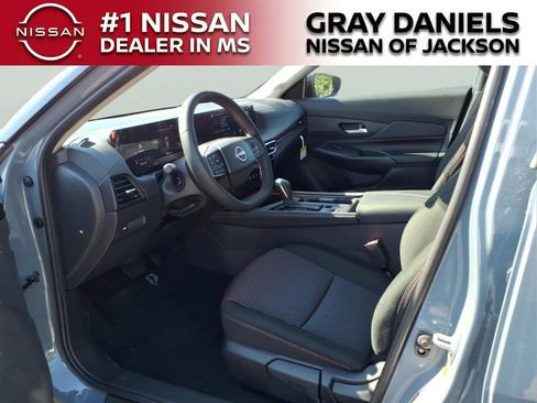 New 2026 Nissan Sentra SR w/ Floor Mat Package FWD image 24