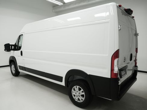 Used 2023 RAM ProMaster 2500 w/ Premium Appearance Group FWD image 4
