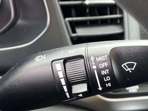 Used 2020 Hyundai Elantra SE w/ Cargo Package (C1) image 17