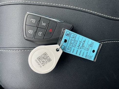 Used 2024 Chevrolet Traverse LT w/ LPO, Floor Liner Package FWD image 35