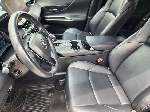Used 2023 Toyota Venza XLE AWD/4WD image 11