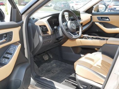 Used 2021 Nissan Rogue Platinum AWD/4WD image 11