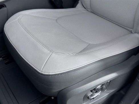 Used 2025 Land Rover Defender 130 V8 image 20