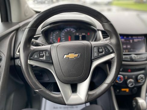 Used 2020 Chevrolet Trax LT w/ LT Convenience Package FWD image 28