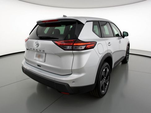Used 2025 Nissan Rogue SV FWD image 9