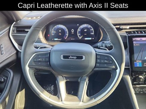 Used 2025 Jeep Grand Cherokee Limited w/ Luxury Tech Group II AWD/4WD image 36