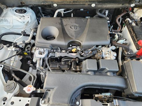 Used 2025 Toyota RAV4 XLE FWD image 25