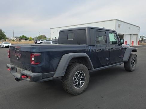 Used 2025 Jeep Gladiator Rubicon w/ Convenience Group AWD/4WD image 8