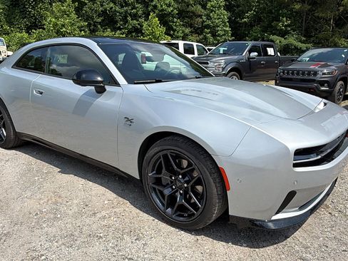 Used 2024 Dodge Charger Daytona R/T w/ Plus Group AWD/4WD image 5