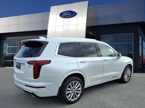 Used 2020 Cadillac XT6 Premium Luxury AWD/4WD image 2