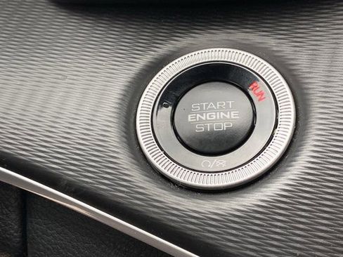 Used 2024 Jeep Grand Cherokee Laredo image 16