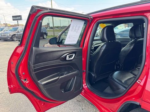 Used 2023 Jeep Compass Limited image 35