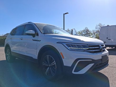 Used 2022 Volkswagen Tiguan SE w/ Panoramic Sunroof Package FWD image 19