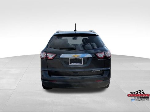 Used 2016 Chevrolet Traverse LT w/ Style and Technology Package FWD image 5