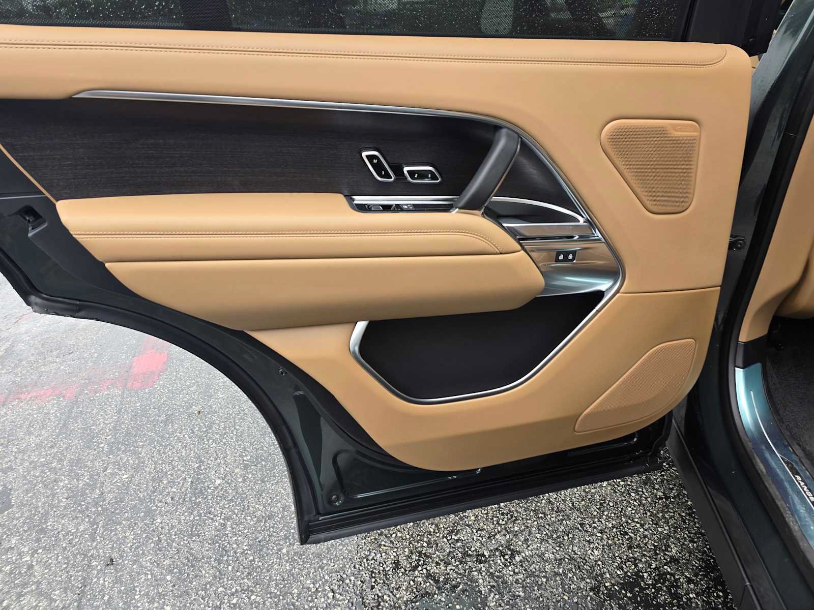 New 2026 Land Rover Range Rover Long Wheelbase SE AWD/4WD image 19