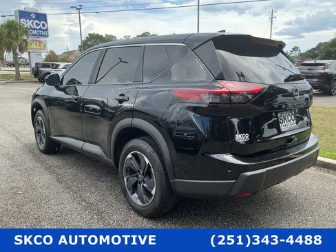 Used 2024 Nissan Rogue SV FWD image 3