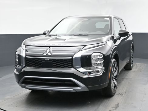 New 2025 Mitsubishi Outlander SE image 1