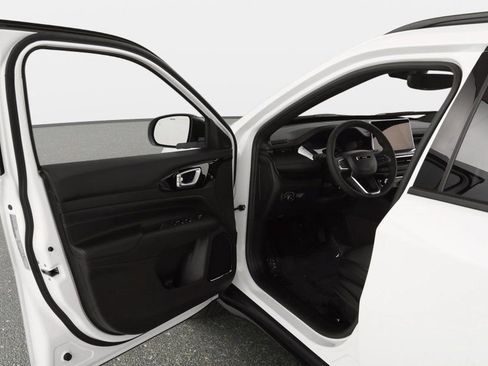 New 2026 Jeep Compass Latitude image 15