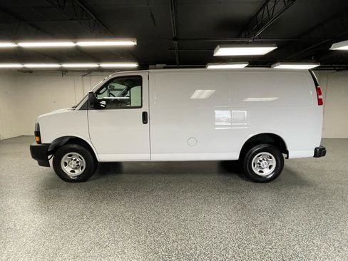 Used 2019 Chevrolet Express 3500 w/ Driver Convenience Package image 6