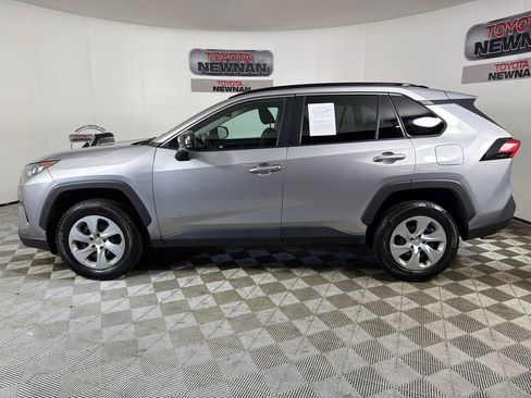 Used 2021 Toyota RAV4 LE FWD image 6