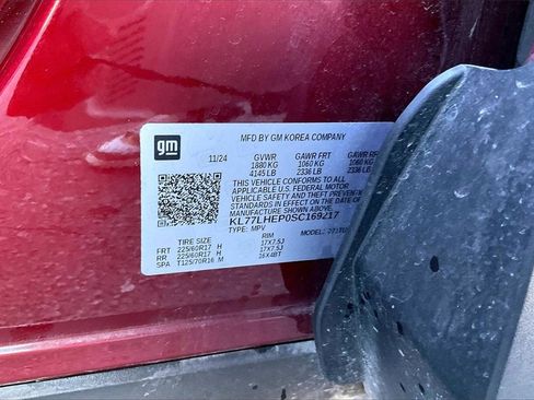 Used 2025 Chevrolet Trax LT image 32