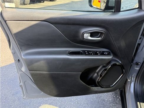 Used 2020 Jeep Renegade Altitude image 13