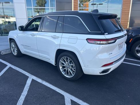 Used 2022 Jeep Grand Cherokee Summit w/ Advanced Protech Group IV image 4