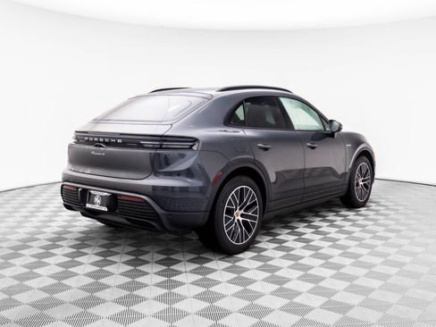 Certified 2025 Porsche Macan 4 Electric image 8