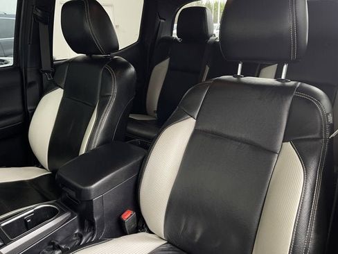 Used 2021 Toyota Tacoma TRD Off-Road image 13