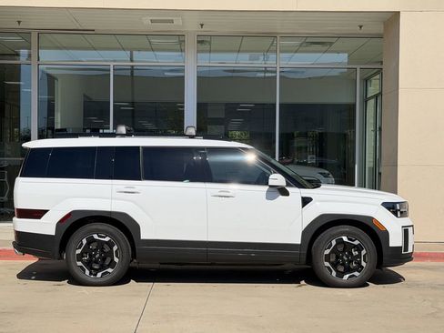 Certified 2025 Hyundai Santa Fe SEL image 12