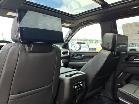 New 2026 GMC Yukon Denali w/ Denali Reserve Package AWD/4WD image 16