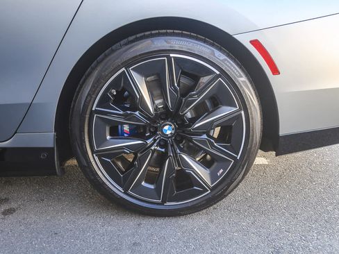 Used 2025 BMW i7 M70 w/ Executive Package image 8