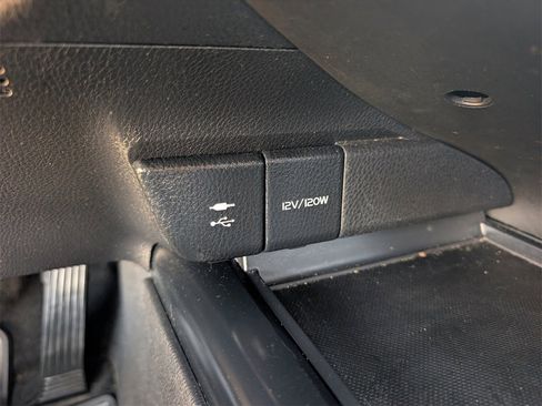 Used 2019 Toyota Camry SE image 30